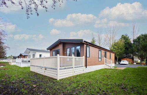 Cherry Lodge with Hot Tub - Foto 8