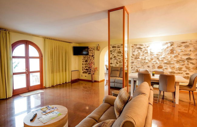 Lakeside Mansion With Pool - Foto 16