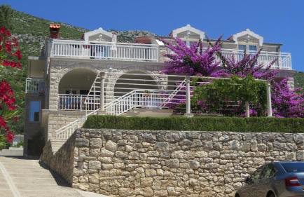 Beachfront Apartments Vala with a swimming pool - Photo 2