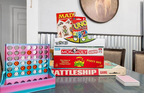 Country Cow Flair with Large TVs, Ample Parking, Nintendo, EV Ready - Photo 24