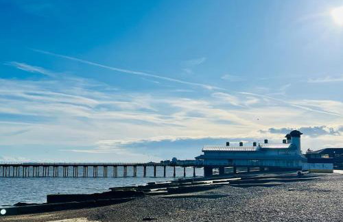 4-Bedroom House 5 mins to Beach & Parking - Foto 1