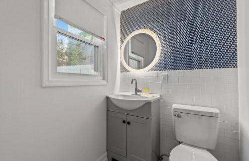 Sunshine House #2-Selfie-Friendly - Steps to Beach - Foto 25