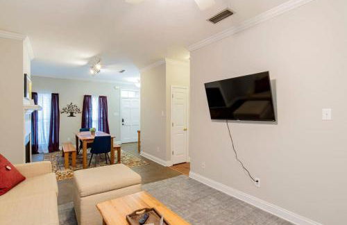 Hazel's Happy Hideaway- Midtown Mobile! - Foto 12