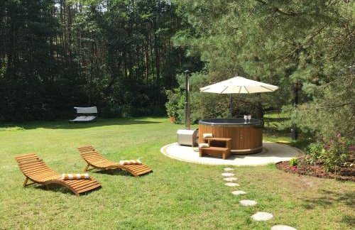 Deluxe Holiday Zdrojowa -Willa typu Alpejskiego w Borach Tucholskich-Całoroczna Balia z jacuzzi-Prywatny las i strumyk -Duża Wiata grillowa - Foto 6