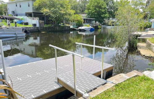 Weeki Wachee Retreat Canal home with hot tub kayaks canoe and boat with trolling motor included - Foto 56