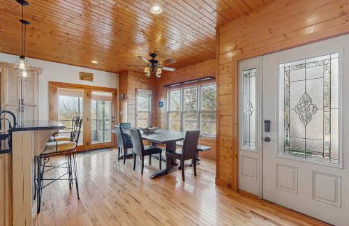 Peaceful Waterfront Retreat Sleeps 8 Dock is available & Grill - Photo 7