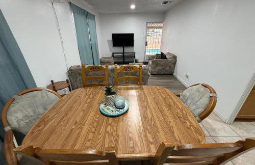 Vintage Apt Private Pool Oasis Sleeps 6 5 Min DT - Foto 24