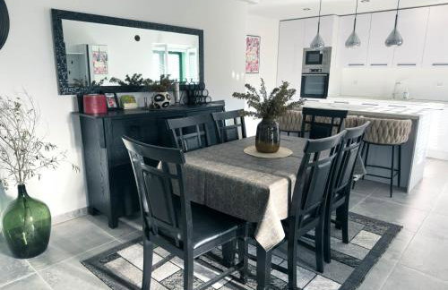 Private House 3 Bed, 3 Bath In Luka Dugi Otok - Photo 1