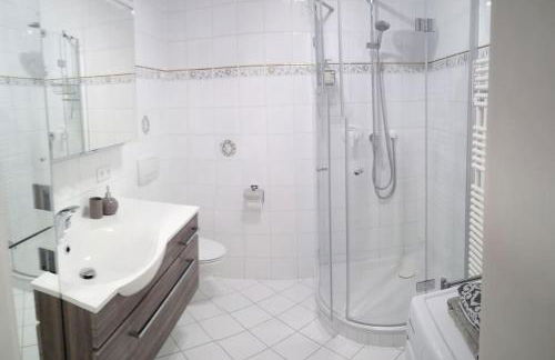 Schöner Bungalow mit Gartenterrasse und Teich - Foto 6