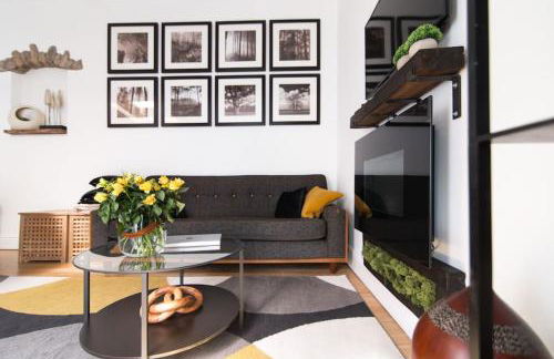 Bumblebee checkout 2pm Frome Longleat Aqua Sana Bath 5 people PRIVACY - Foto 1