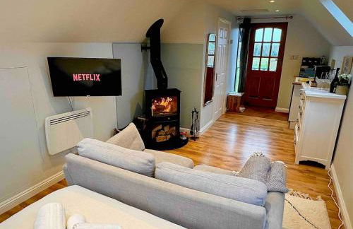 Private Countryside Annexe with Exclusive Wood Burner, Outdoor Hot Shower & Views - Foto 5