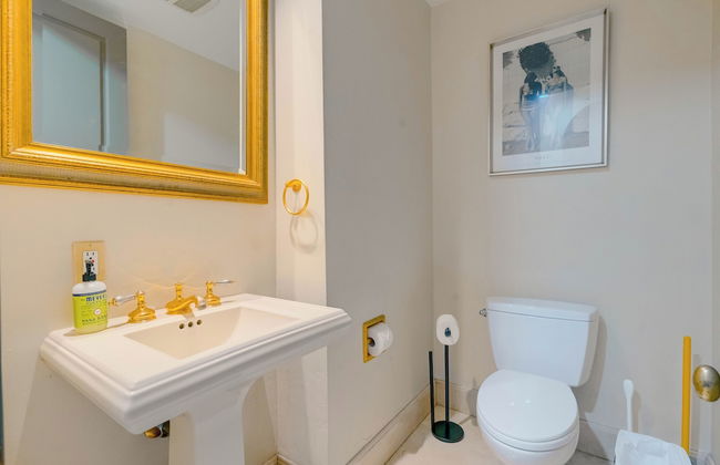 Carolwood - Modern Tuscan Villa With Rolling Lawns and Loggia in Holmby Hills - Photo 45