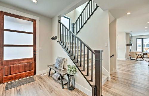 Newly-Built Lakeside Gem with Community Perks! - Foto 13