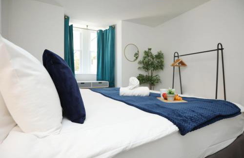 North Rd Apartment with Garden by N And N Stays Ltd, Close to vibrant Gloucester Rd with plenty of restaurants and shops near by, free on street parking - Foto 21
