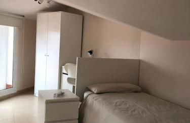 The White Lilies - Photo 2