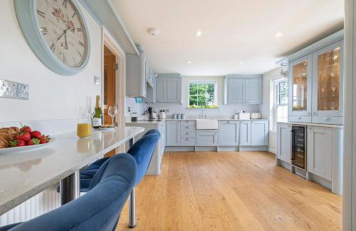 East Sussex Manor - Sleeps 12 - Hot Tub & Parking - Foto 13