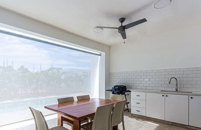 Spacious Family Suite, Ocean Village! - Photo 11