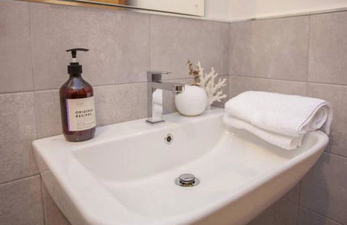 Stylish 2-Bed Apartment Near Glasgow Green - Foto 22