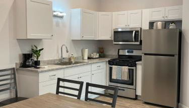 Modern 1-bedroom Studio with Kitchen and Laundry - Foto 3, stove, toaster