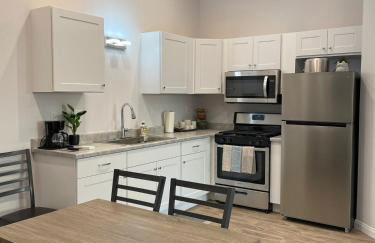 Modern 1-bedroom Studio with Kitchen and Laundry - Foto 3