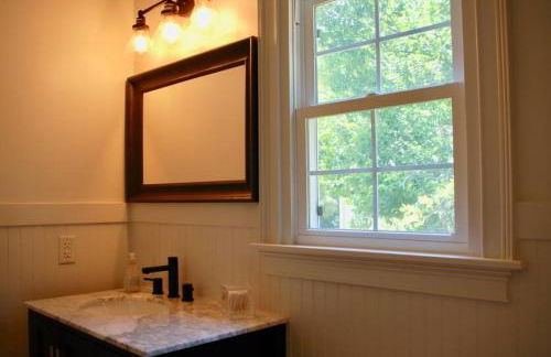 Charming Urban Retreat - Cozy Cottage in Charlotte - Foto 11