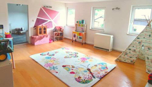 Ferienhaus Eden Frankenblick I Rennsteig I Thüringer Wald I Wandern I Naturnah I nahe Skipiste l Spielzimmer I Waschmaschine I kostenlos parken I WLAN I Spülmaschine I Familien-Ferienhaus I Waldwege und Wanderwege - Foto 2, Game Room