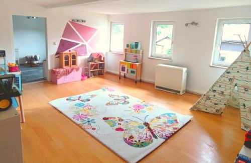 Ferienhaus Eden Frankenblick I Familien-Ferienhaus I nahe Skipiste l Spielzimmer I Waschmaschine I kostenlos parken I WLAN I Spülmaschine - Photo 1