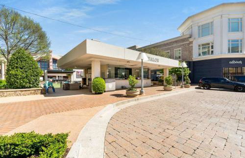 Stroll to Downtown Alpharetta AND Avalon Shops - Foto 42