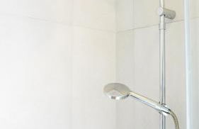 Kalumi Aparthotels - Japandi-Style Apartments with Terrace, Pergola, and Portuguese BBQ - Foto 35