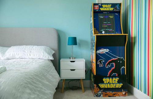 4 Bed House Sleeps 9 - Parking Garden Bbq Wifi - Foto 10