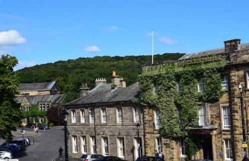 The Buxton Retreat A Luxurious 3-Storey Townhouse with Four Poster Bed and Double Jacuzzi Bath" - Photo 32