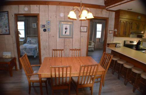 Spacious Beach House Steps to Sand - Foto 17