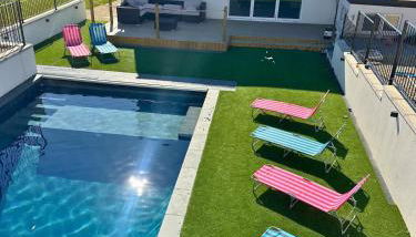 Charmandene - Luxury 5 Bed with Pool and Gated Parking - Foto 1, Garden, sunbed, Garden view