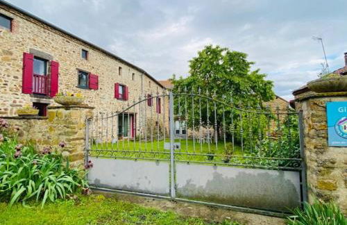 Gîte 4 étoiles au cœur de l’Auvergne avec terrasse, jardin clos et équipements pour enfants - FR-1-582-476 - Foto 2