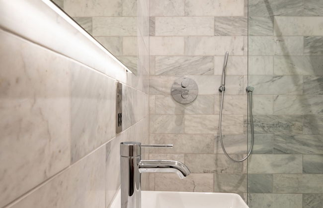 Cathedral View in Exeter - Photo 19