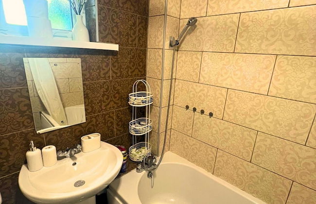 City Nearby - Parking - Wifi - Garden - Sleeps 4 - Foto 23