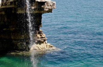 Dog Friendly Cosy Coastal Cottage with Sea Views - Photo 29