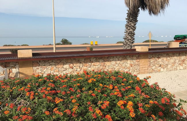 Shark Bay Seafront Apartments - Photo 36