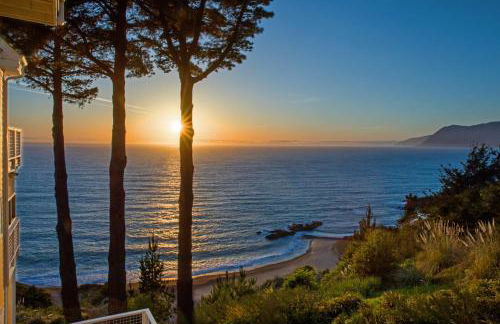 Amazing Oceanview 2 bedroom Oceanfront! by OceanviewHotTubs Shelter Cove, CA Tesla EV Station - Foto 13