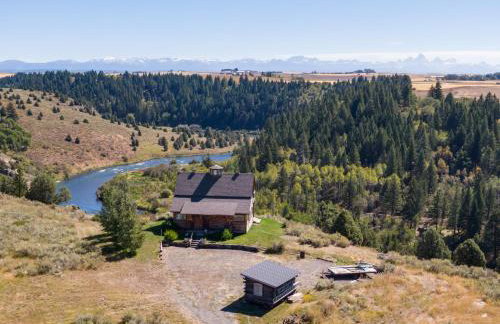 Lindas Perch by KABINO On Bank of Henrys Fork Mtn Views Fishing 6 acres Snake River WIFI - Foto 5