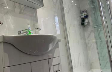 Entire 6 Bed 5 Star Luxury House FREE WiFi nice views - Foto 17