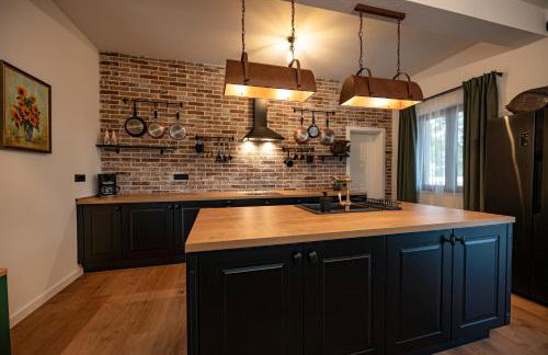 Villa Pietro with a heated Saltwater pool - Photo 24