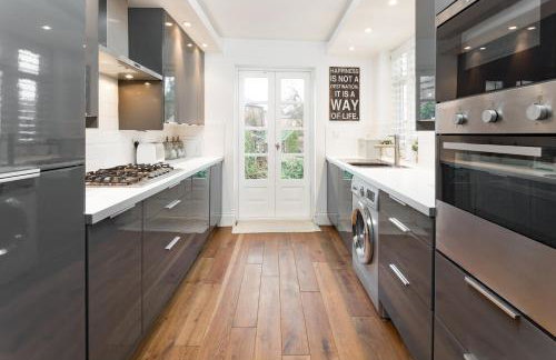 Stamford Park Road by YourStays, A wonderful family townhouse in a superb location! - Foto 6