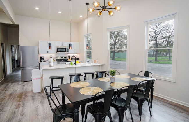 Magnificent 4BR Near Famous Riverwalk and Downtown - Foto 9