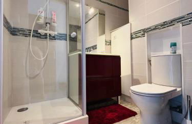 Cosy T2 climatisé sur le port à 5min de la mer parking privé linge de bain et de lit fournis - Foto 11