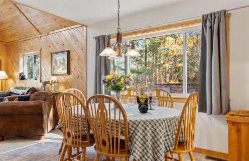 Lakefront Getaway with Kayaks, Fire Pit and Views - Foto 7