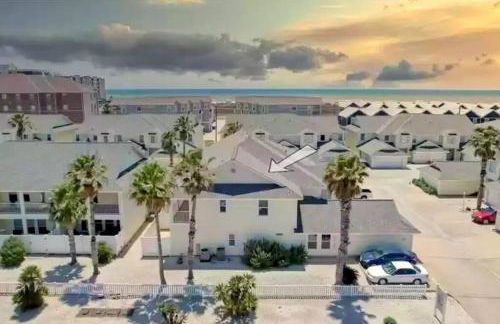 Spacious Home, Short Walk to Beach, Heated Pool! - Foto 1