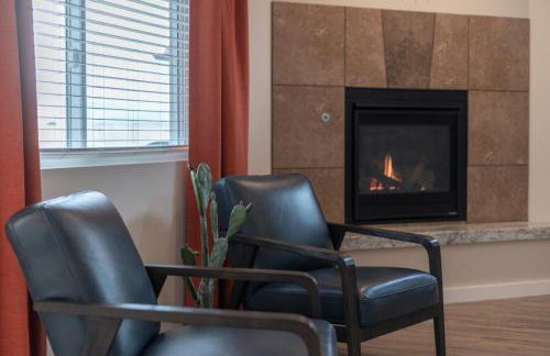 Stunning Views + Hot Tub + Location! 3 bed/3 bath - Foto 2