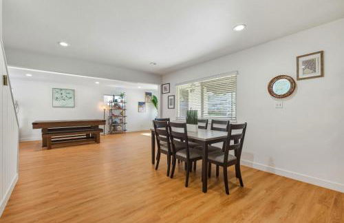 Spacious 4BR House Free Parking w Backyard BBQ - Foto 10