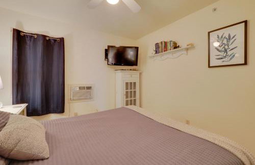 Beachfront Onekama Vacation Rental with Balcony! - Foto 14